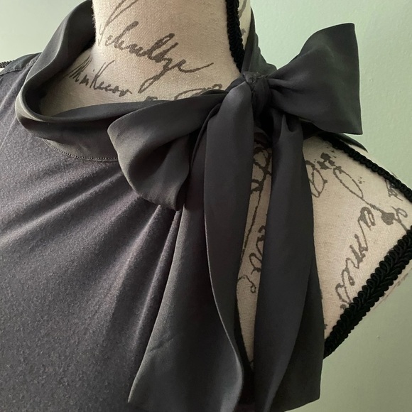 Women’s Banana Republic Tank Blouse with Neck Tie Detail Size Small - Picture 2 of 7